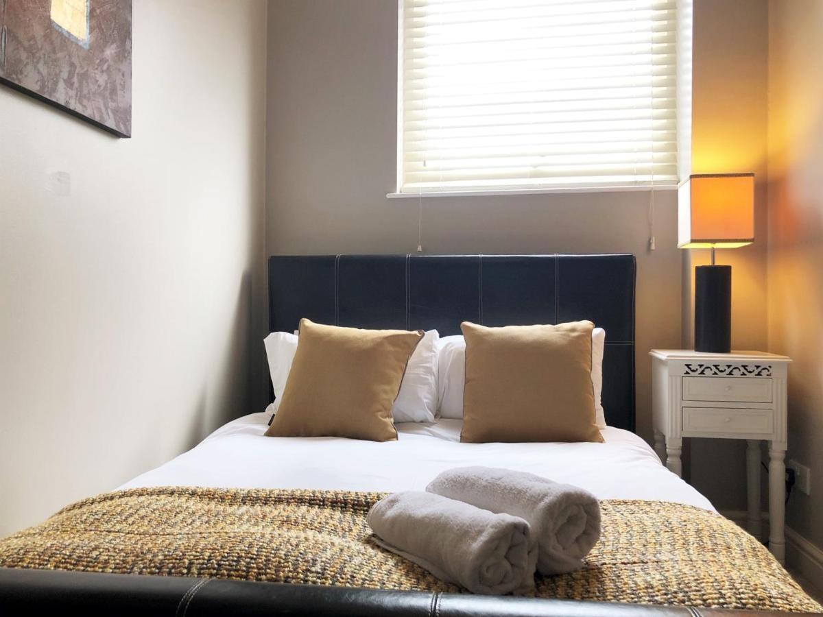 The Courtyard 2 Bedroom Apartments In Central Windsor With Parking Dış mekan fotoğraf