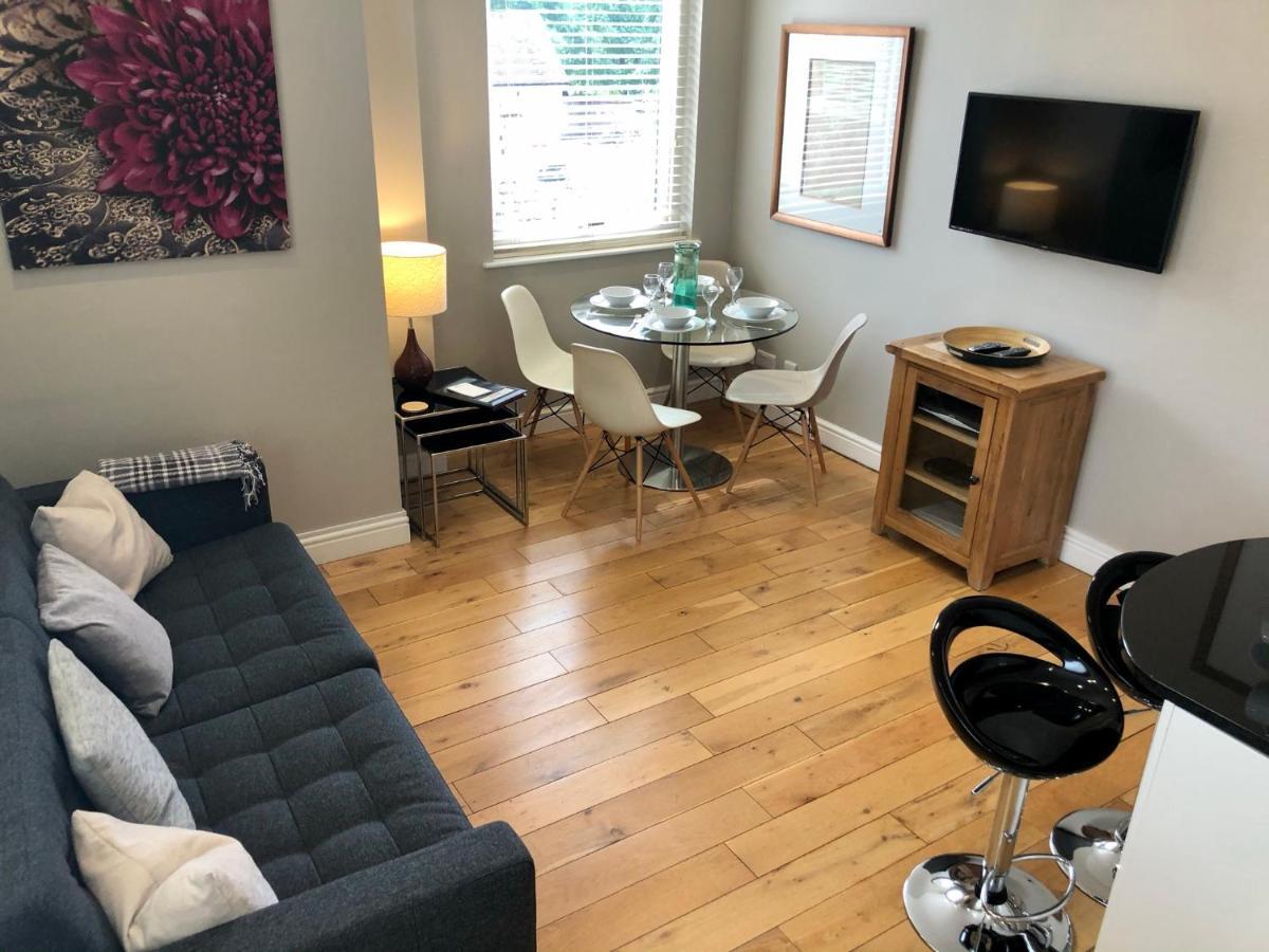 The Courtyard 2 Bedroom Apartments In Central Windsor With Parking Dış mekan fotoğraf