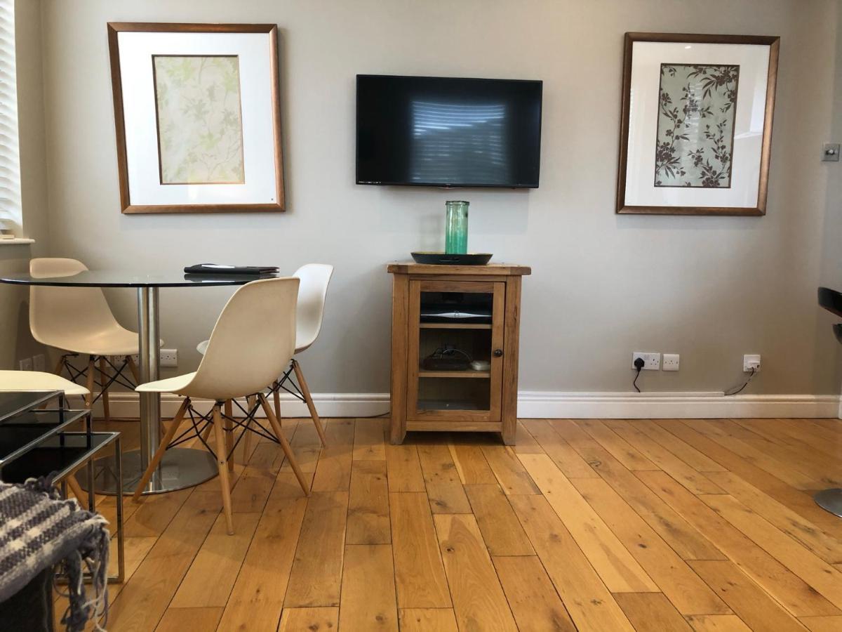 The Courtyard 2 Bedroom Apartments In Central Windsor With Parking Dış mekan fotoğraf