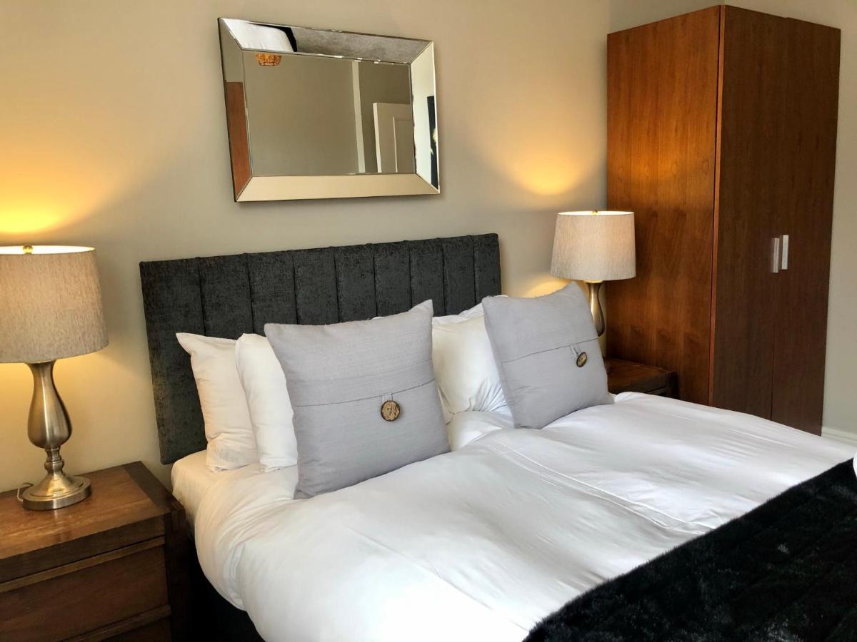 The Courtyard 2 Bedroom Apartments In Central Windsor With Parking Dış mekan fotoğraf