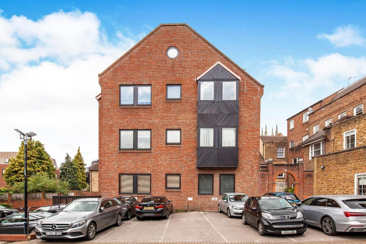 The Courtyard 2 Bedroom Apartments In Central Windsor With Parking Dış mekan fotoğraf