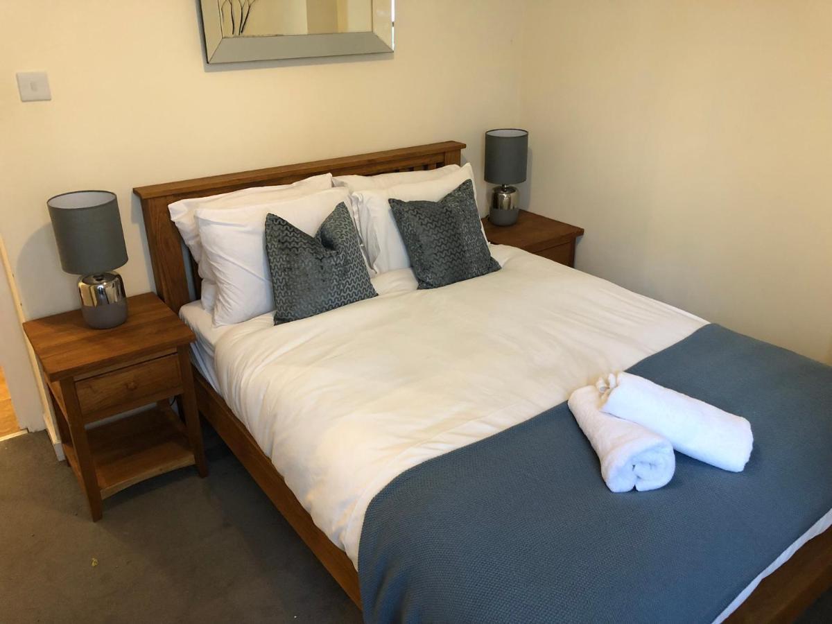 The Courtyard 2 Bedroom Apartments In Central Windsor With Parking Dış mekan fotoğraf