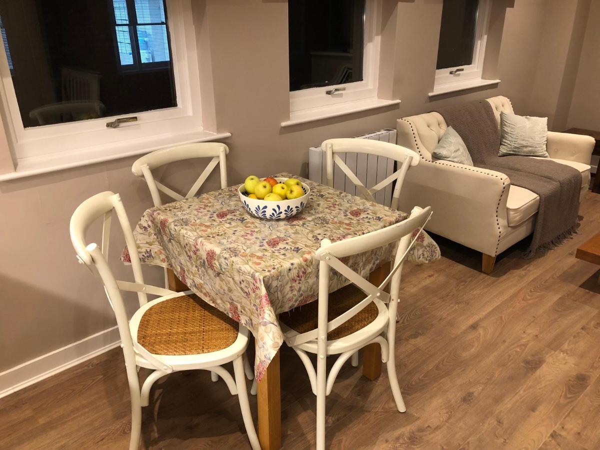 The Courtyard 2 Bedroom Apartments In Central Windsor With Parking Dış mekan fotoğraf