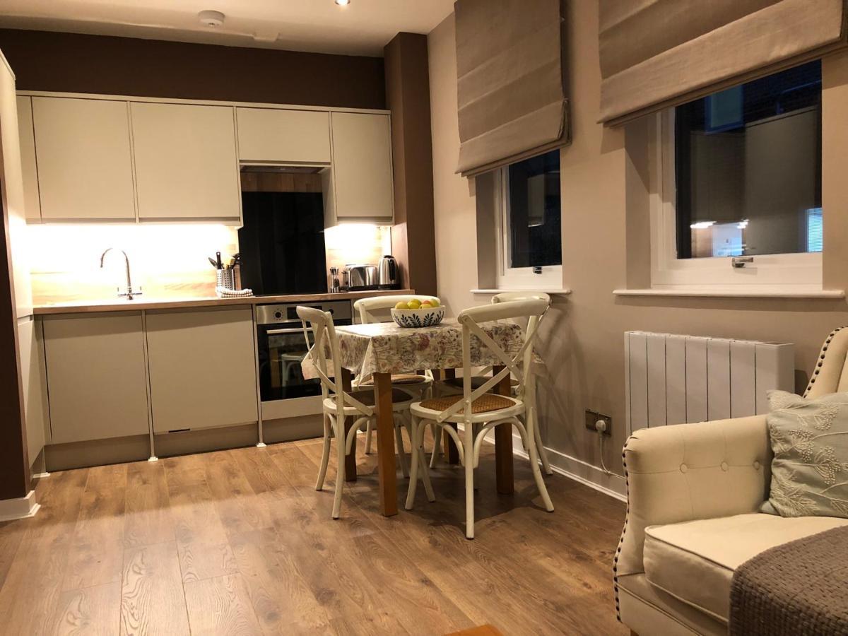 The Courtyard 2 Bedroom Apartments In Central Windsor With Parking Dış mekan fotoğraf