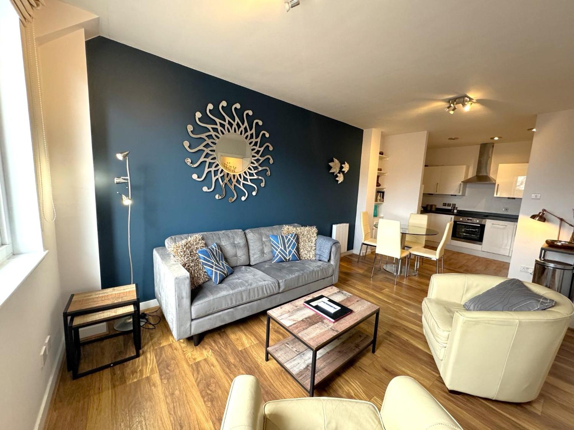 The Courtyard 2 Bedroom Apartments In Central Windsor With Parking Dış mekan fotoğraf