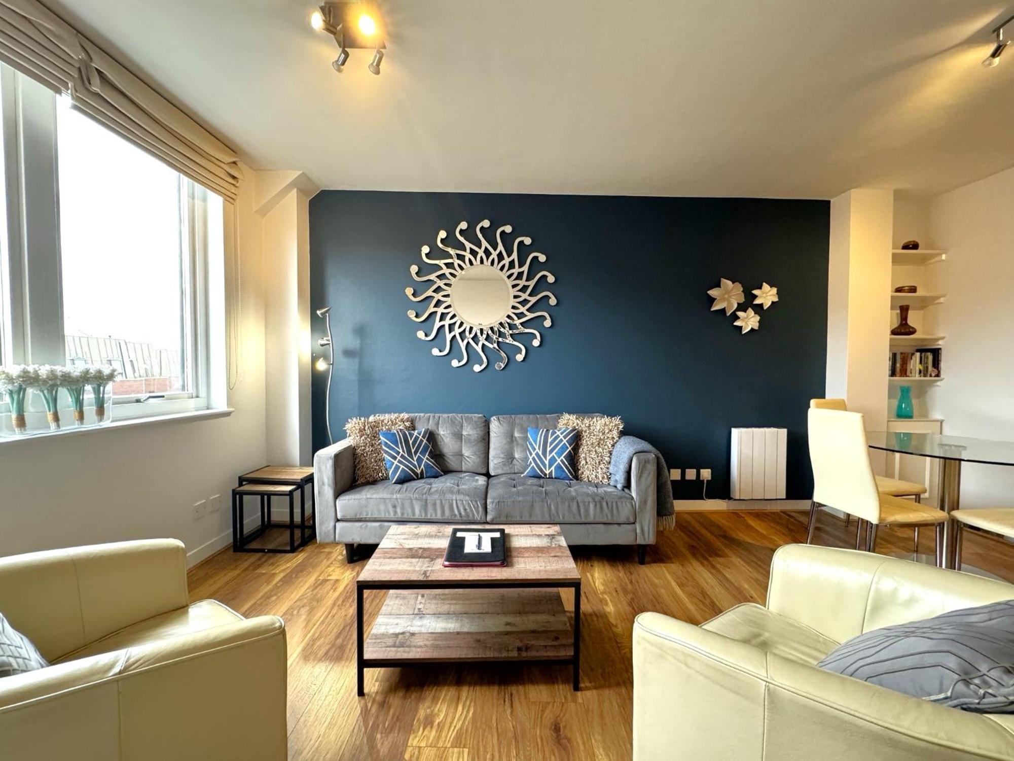 The Courtyard 2 Bedroom Apartments In Central Windsor With Parking Dış mekan fotoğraf
