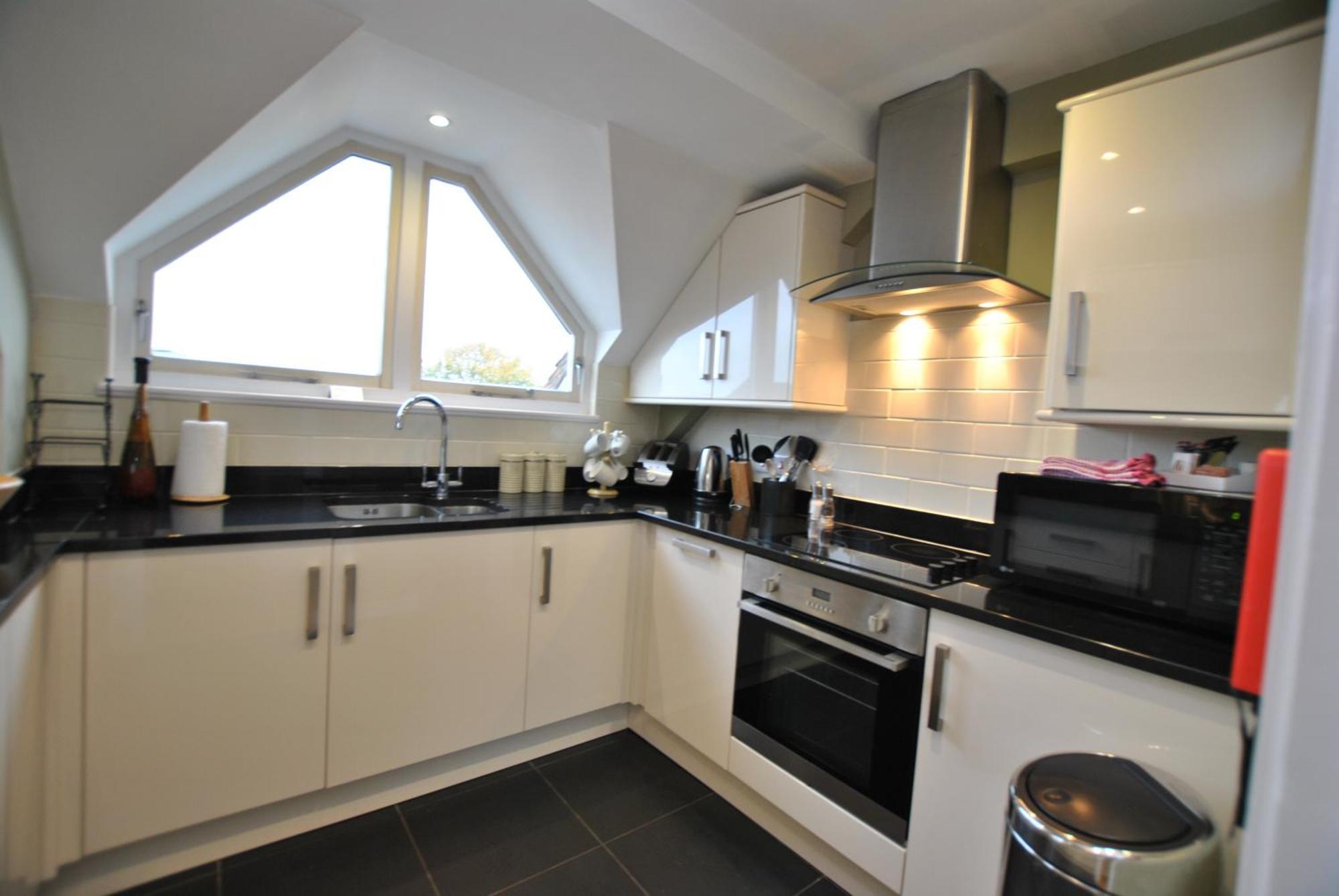 The Courtyard 2 Bedroom Apartments In Central Windsor With Parking Dış mekan fotoğraf