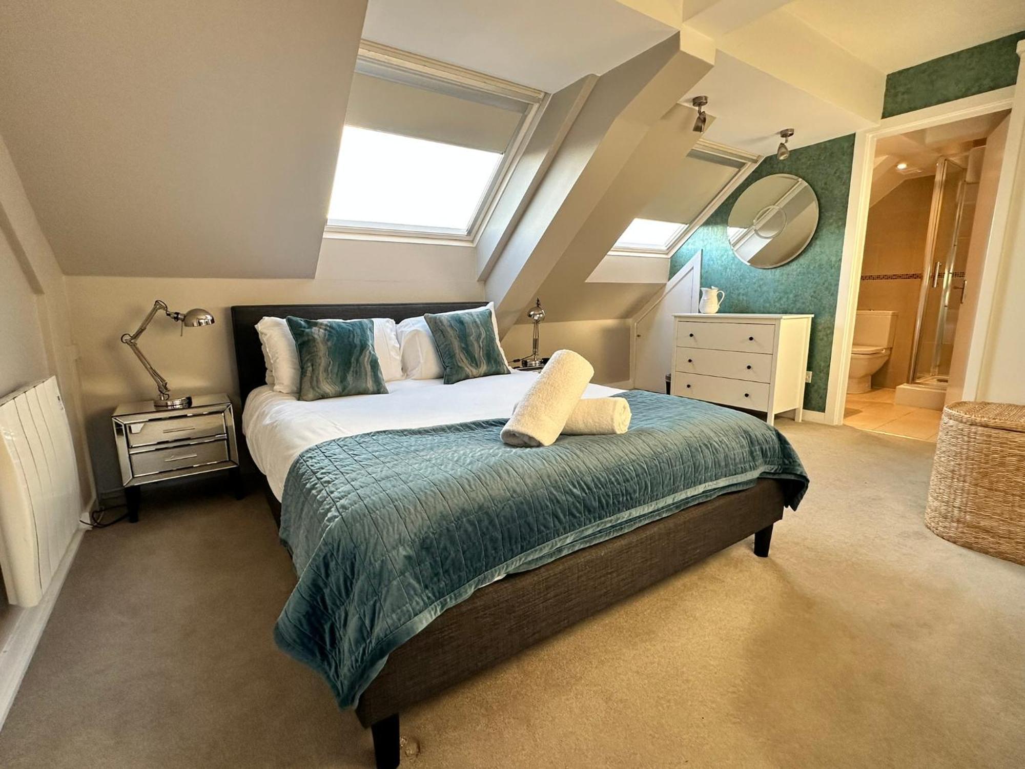 The Courtyard 2 Bedroom Apartments In Central Windsor With Parking Dış mekan fotoğraf