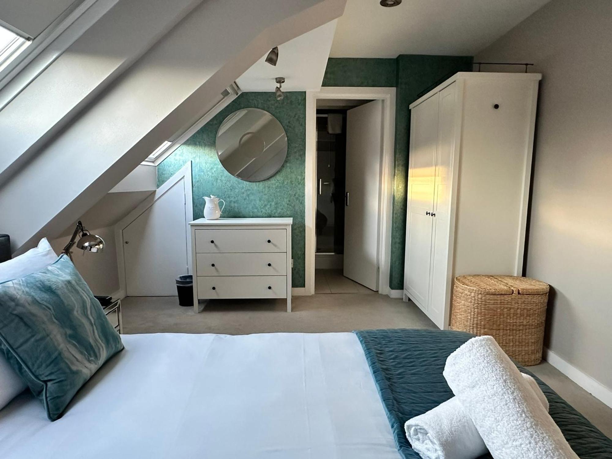The Courtyard 2 Bedroom Apartments In Central Windsor With Parking Dış mekan fotoğraf