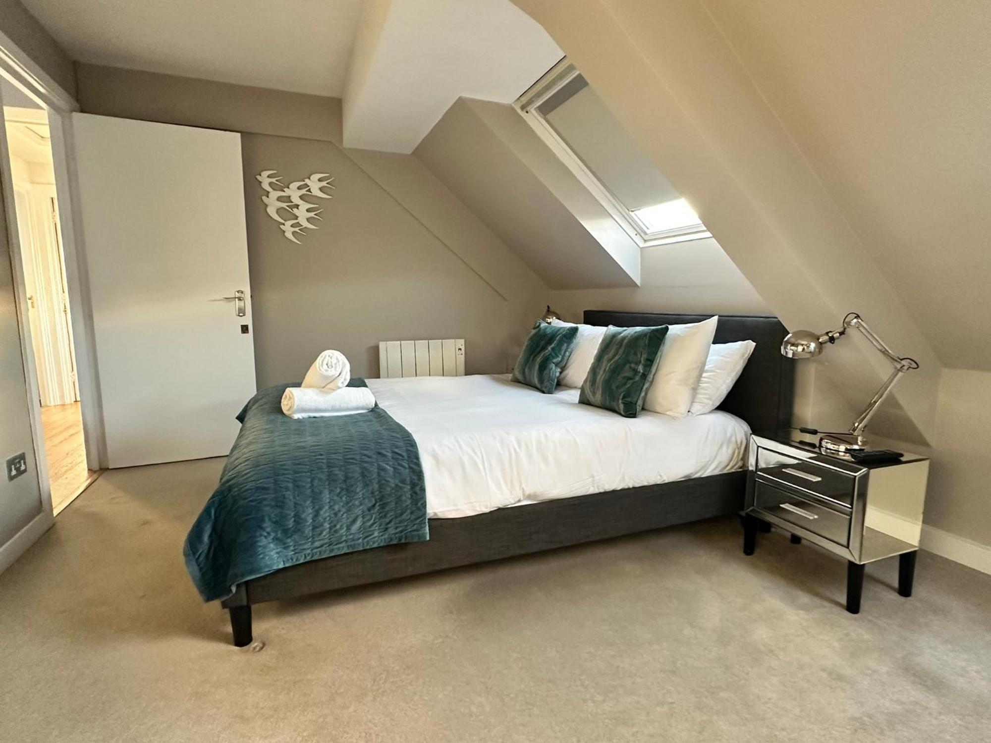The Courtyard 2 Bedroom Apartments In Central Windsor With Parking Dış mekan fotoğraf