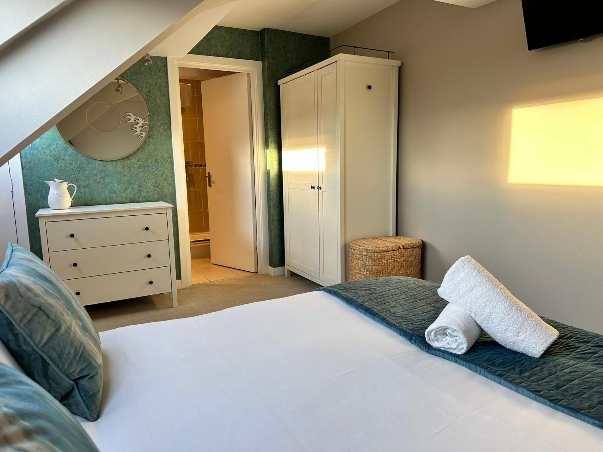 The Courtyard 2 Bedroom Apartments In Central Windsor With Parking Dış mekan fotoğraf