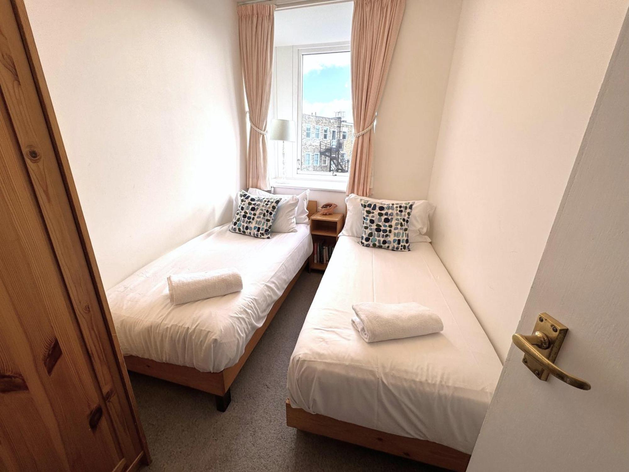 The Courtyard 2 Bedroom Apartments In Central Windsor With Parking Dış mekan fotoğraf