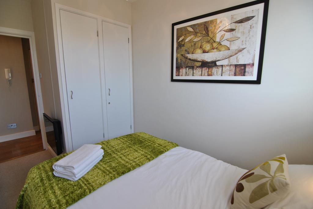 The Courtyard 2 Bedroom Apartments In Central Windsor With Parking Dış mekan fotoğraf