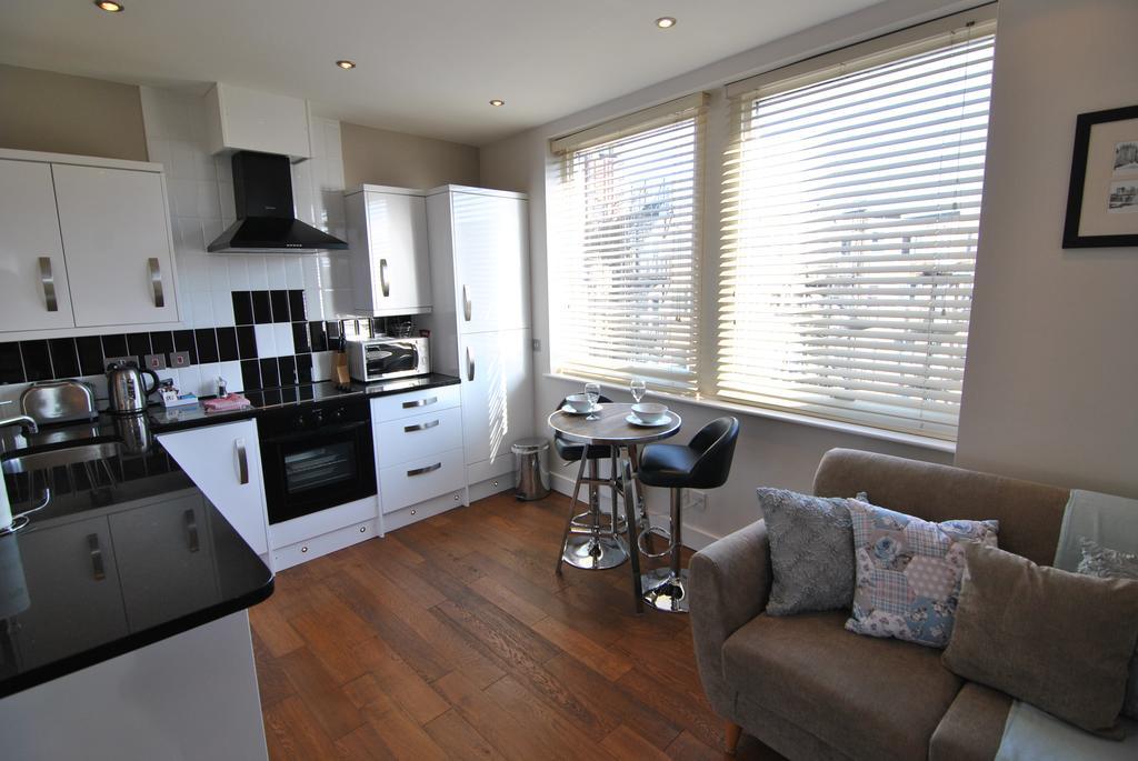 The Courtyard 2 Bedroom Apartments In Central Windsor With Parking Dış mekan fotoğraf