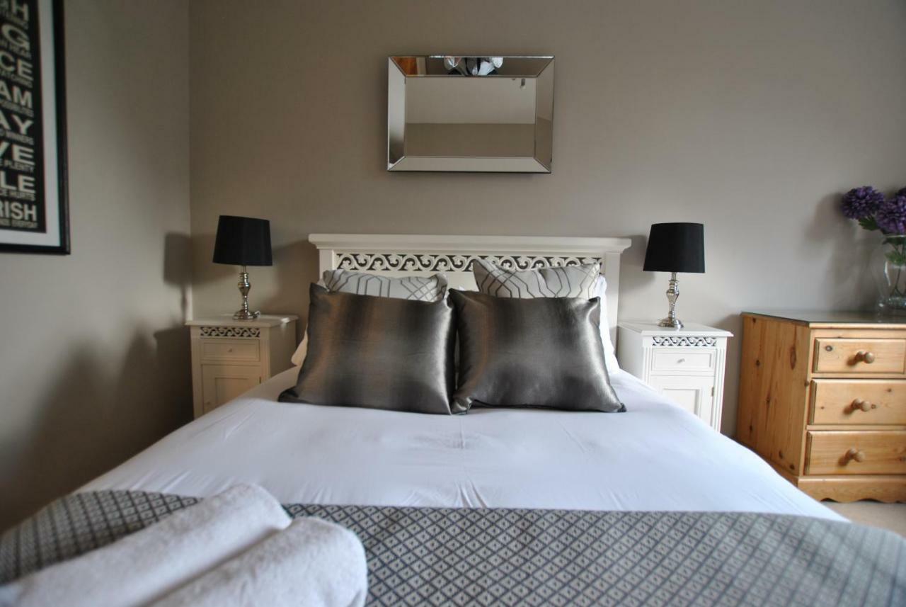 The Courtyard 2 Bedroom Apartments In Central Windsor With Parking Dış mekan fotoğraf