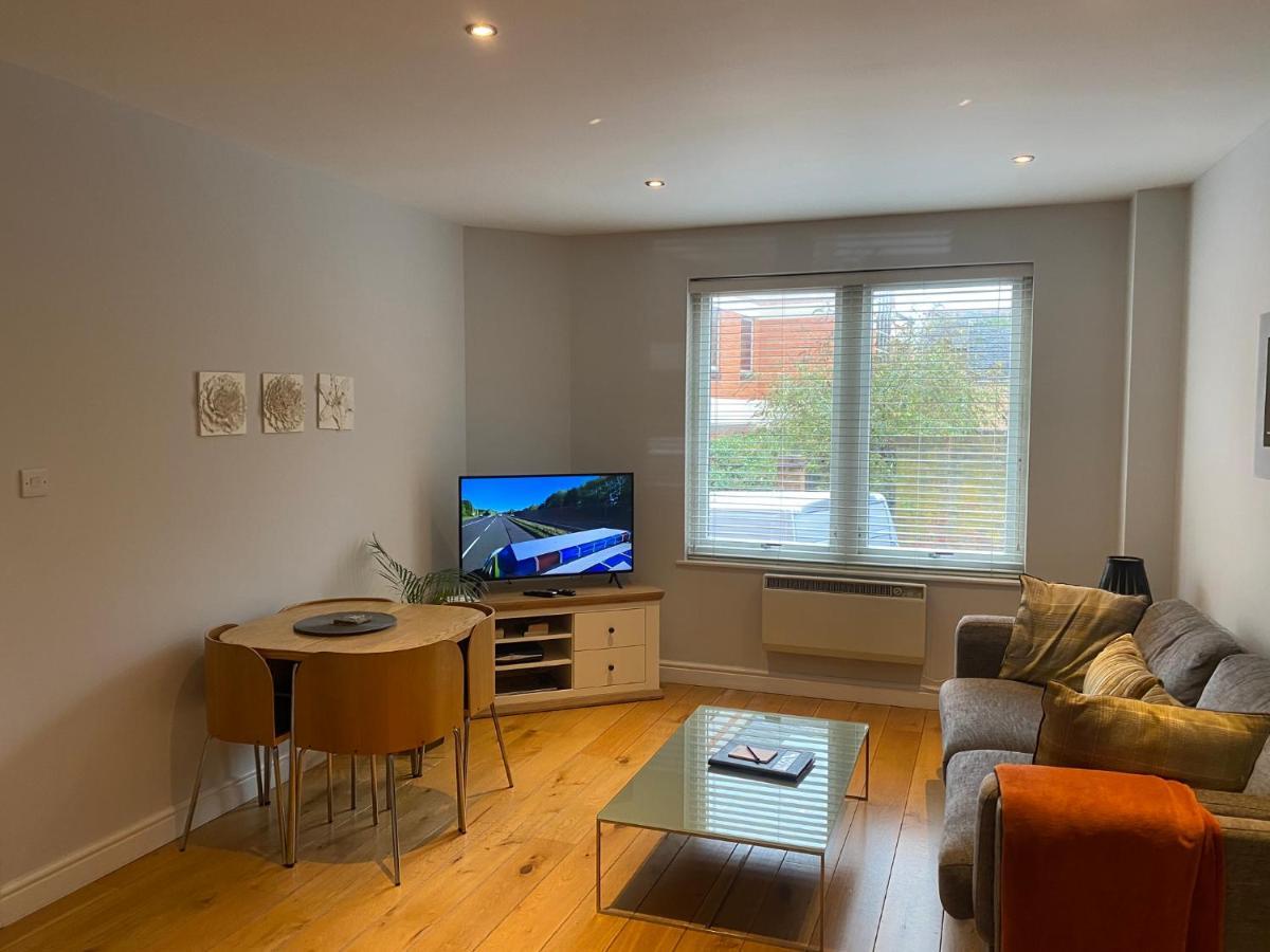 The Courtyard 2 Bedroom Apartments In Central Windsor With Parking Dış mekan fotoğraf